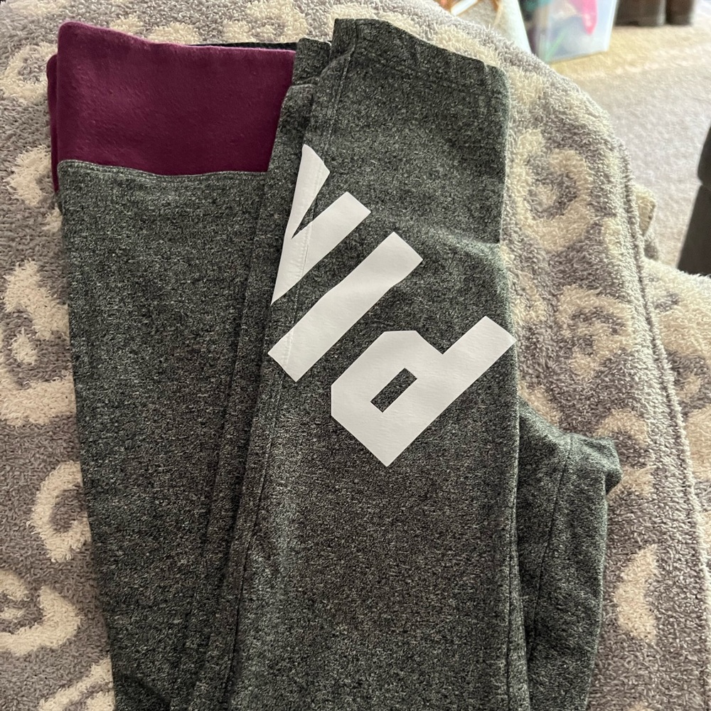 Pink leggings. EUC. Size medium. Has one side pocket. No peeling or picks.